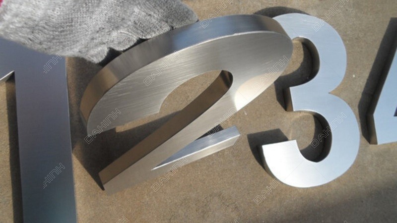 Gia công cắt chữ, bo viền biển quảng cáo nhanh chóng, chuyên nghiệp