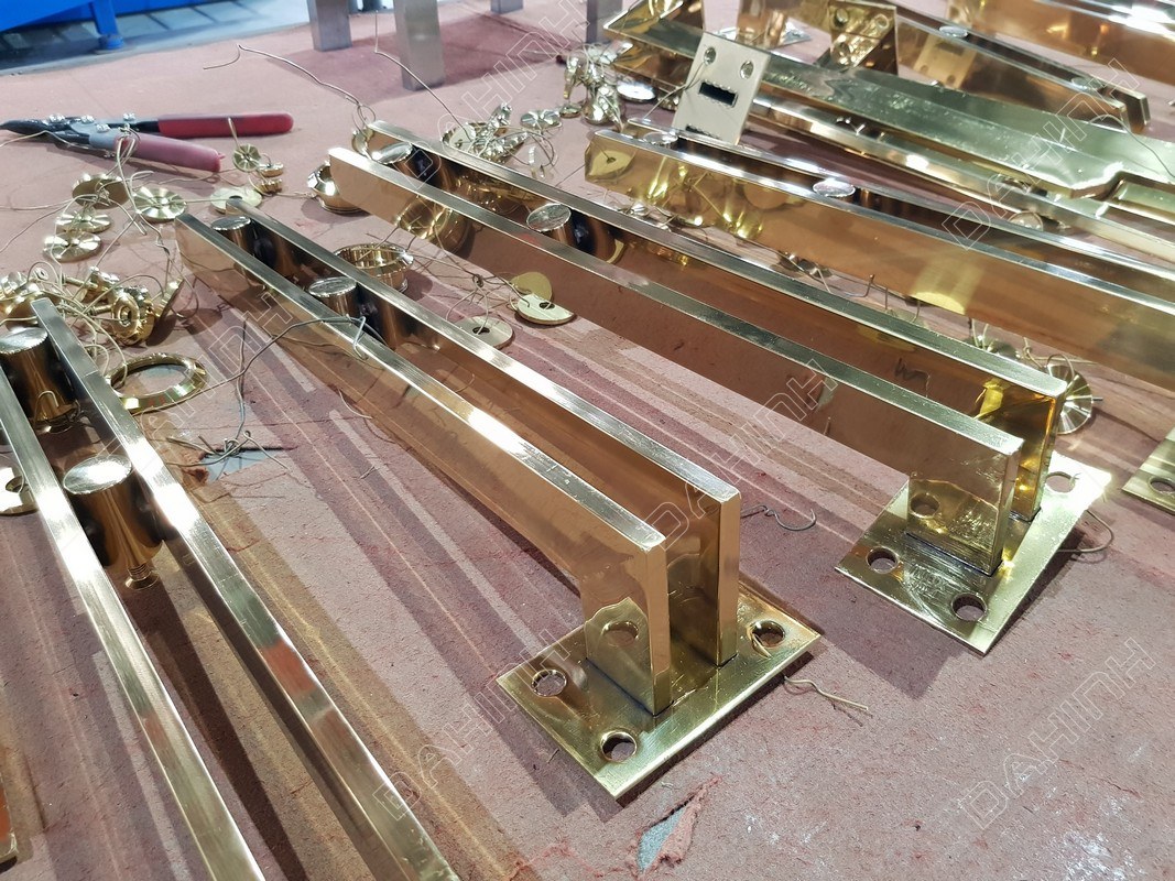 gia công mạ chân trụ lan can cầu thang inox mạ vàng