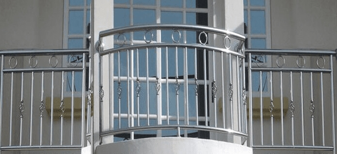 Lan can inox được tạo hoa văn ở giữa lan-can-inox-9