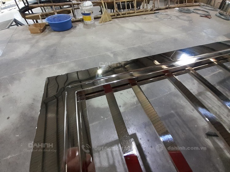 Gia công khung cửa inox mạ vàng