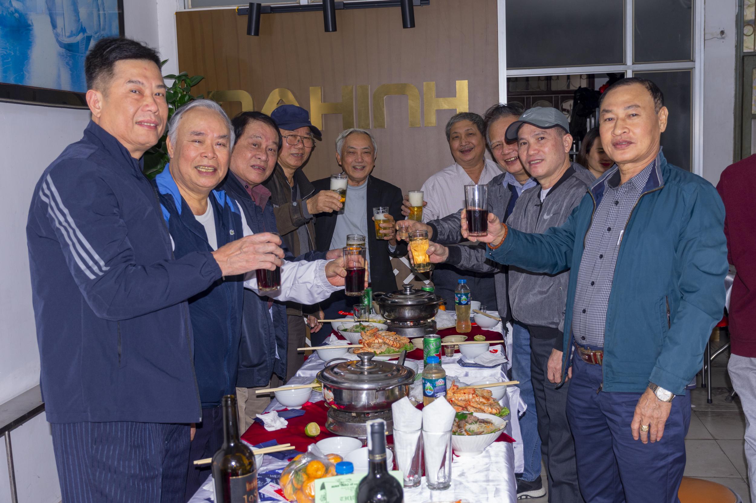 tiệc tất niên 2024 tiệc tất niên 2024