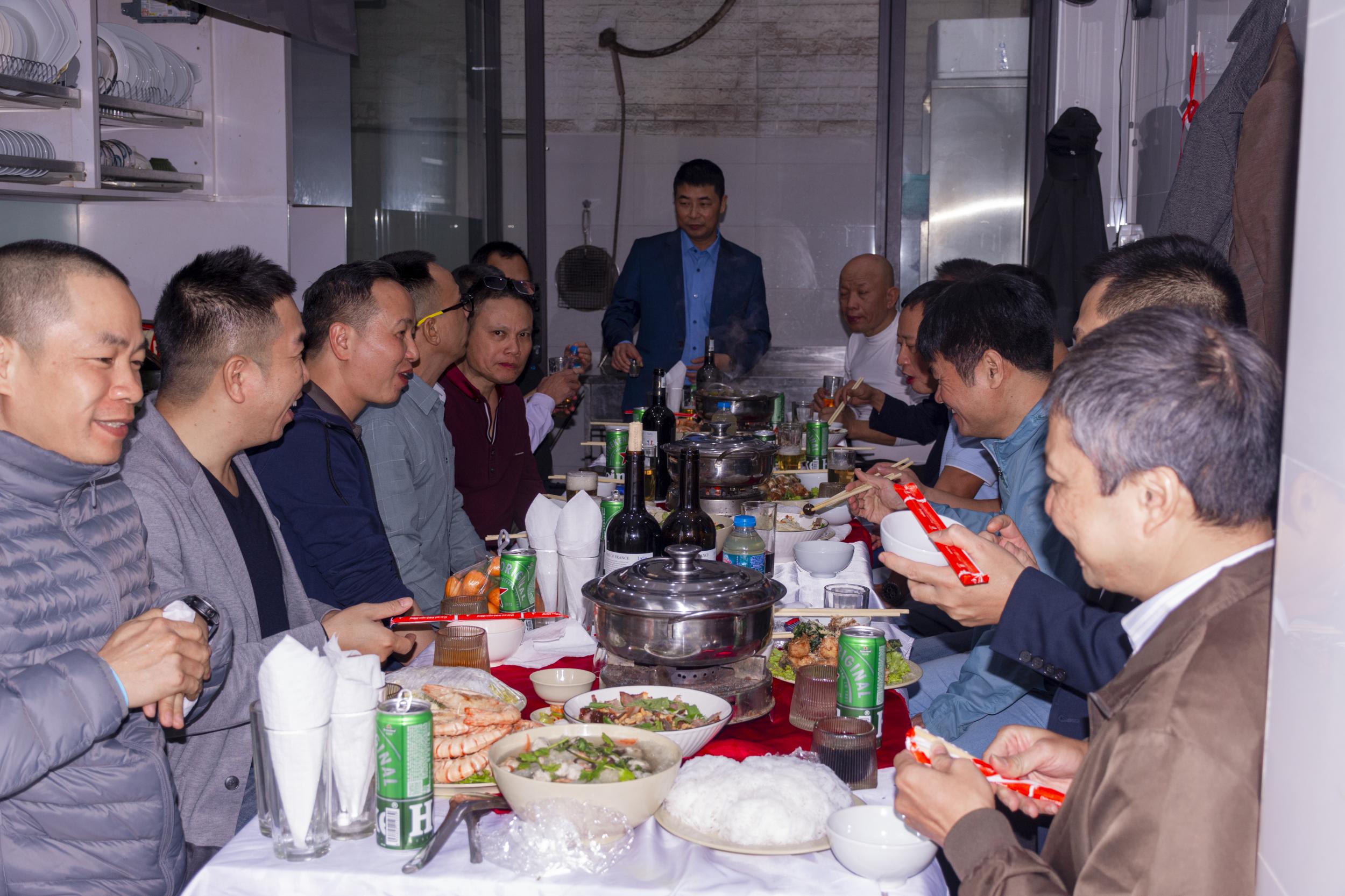 tiệc tất niên 2024 tiệc tất niên 2024